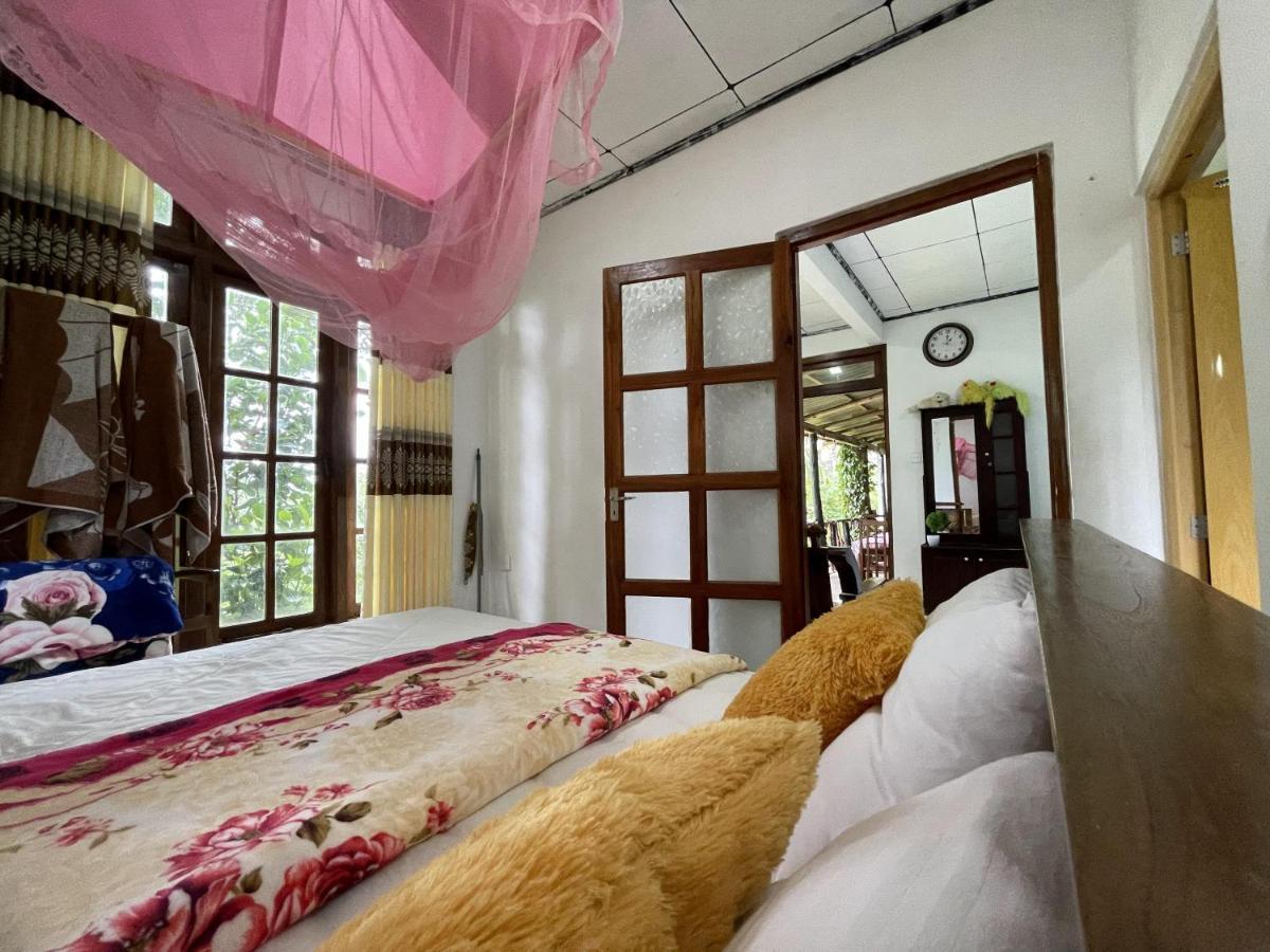 Sri Bhavan Ella Luaran gambar