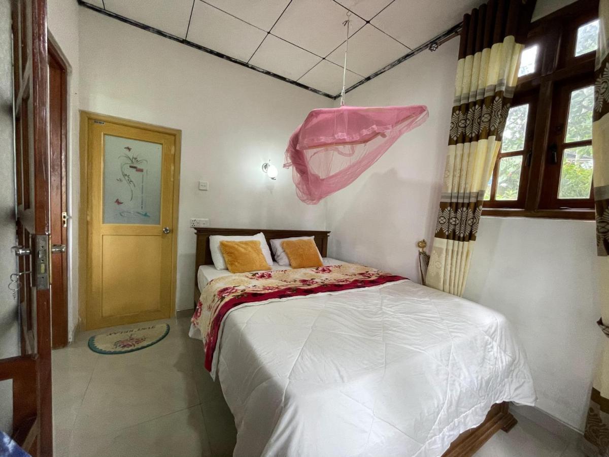 Sri Bhavan Ella Luaran gambar