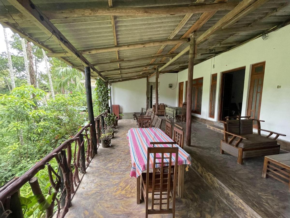 Sri Bhavan Ella Luaran gambar