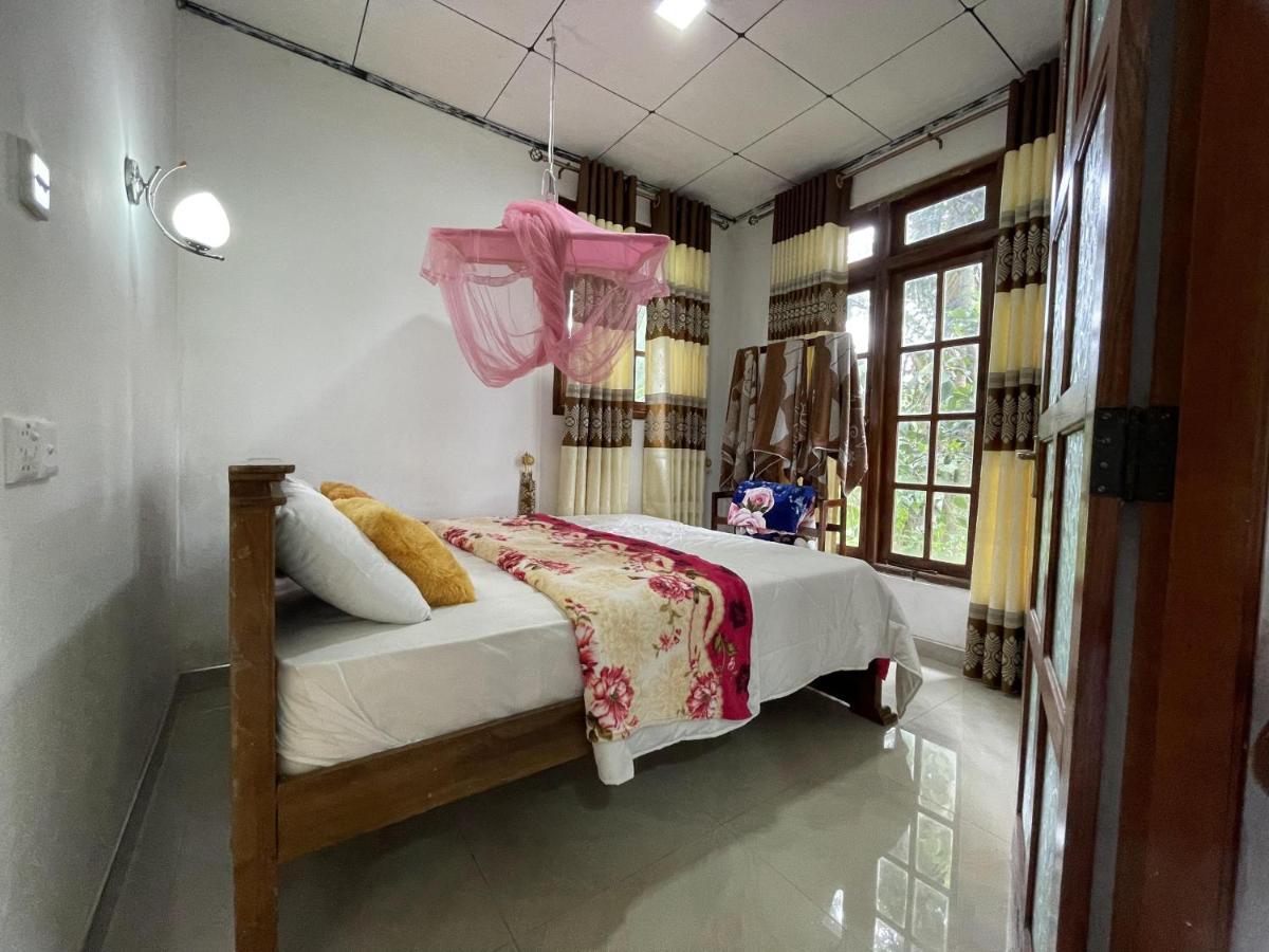 Sri Bhavan Ella Luaran gambar